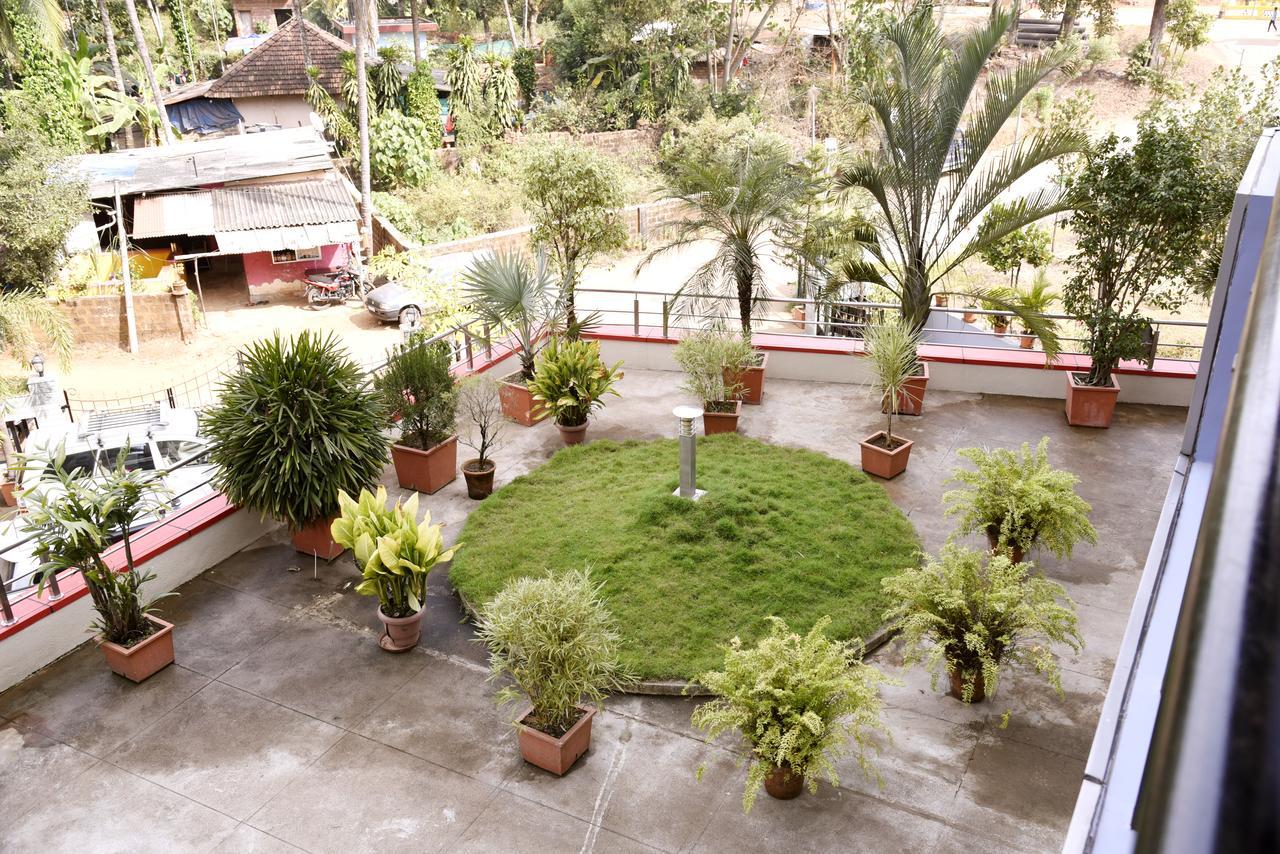 فندق Subrahmanyaفي  Slr Residency المظهر الخارجي الصورة