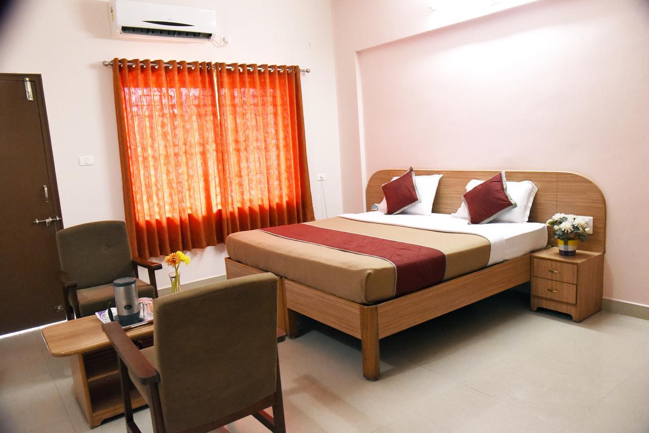 فندق Subrahmanyaفي  Slr Residency المظهر الخارجي الصورة