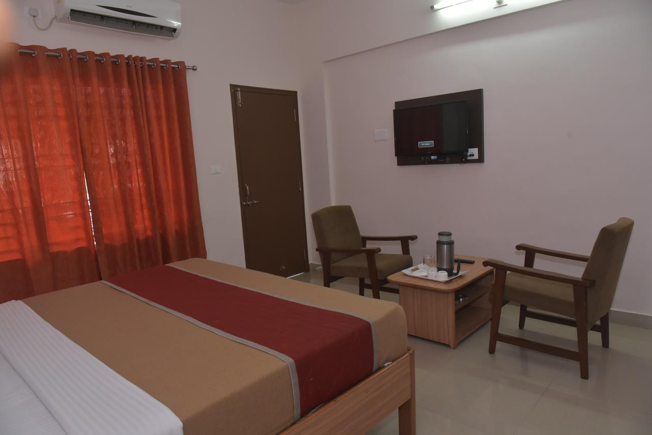 فندق Subrahmanyaفي  Slr Residency المظهر الخارجي الصورة